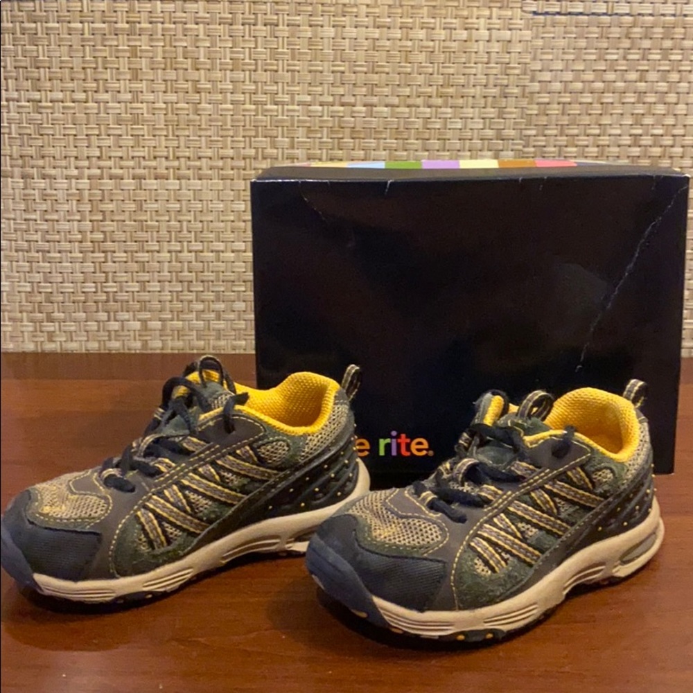 🌟HP🌟EUC Leather Tie Sneakers Stride Rite 8.5W
